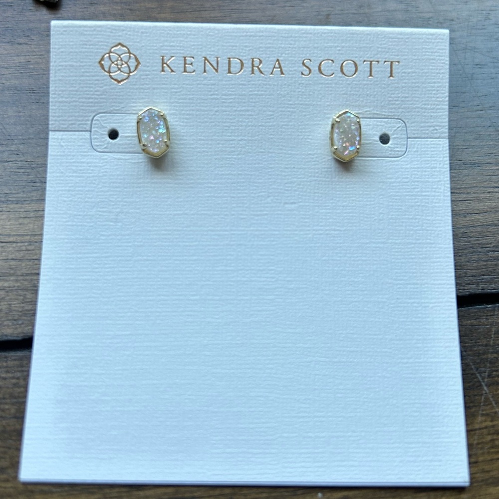 NWT Emilie Gold Stud Earrings in Iridescent Drusy